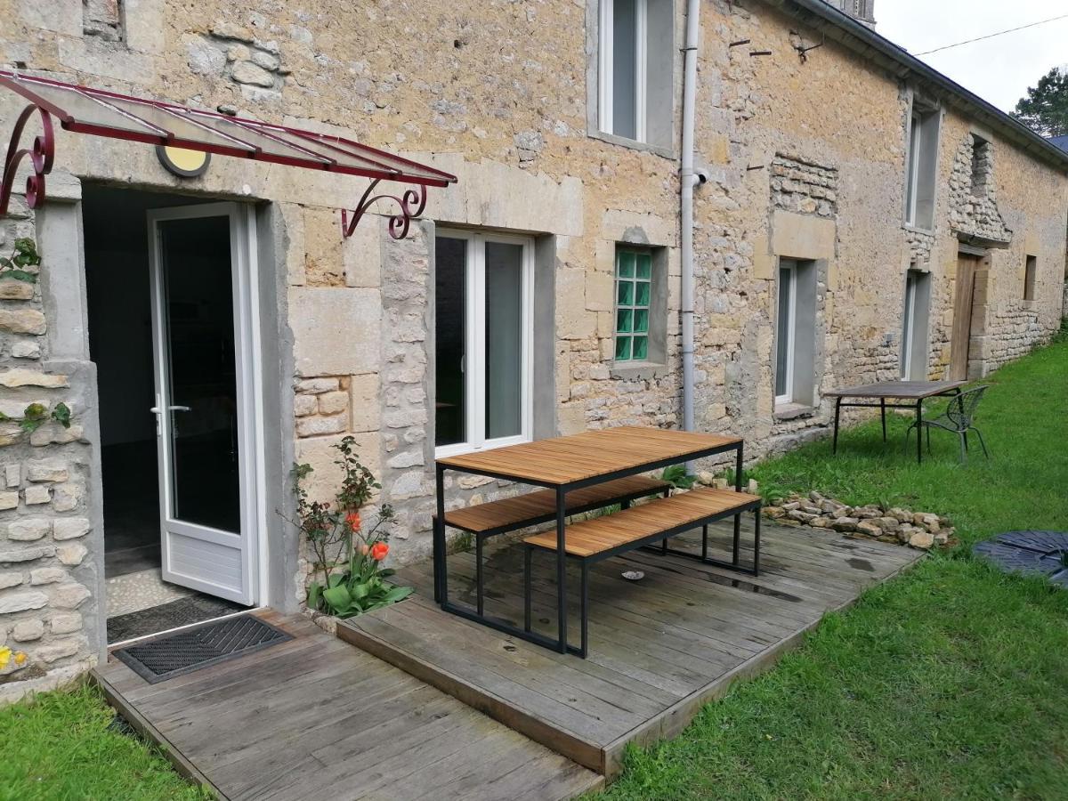 Maison Renovee En Pierres Sejour Spacieux Avec Jardin Et Terrasse Amenagee Pres Omaha Beach & Bayeux A 5Mn De La Mer Tous Commerces Commes Exteriör bild